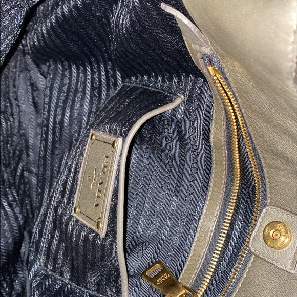 prada bag - Picture 4 of 4